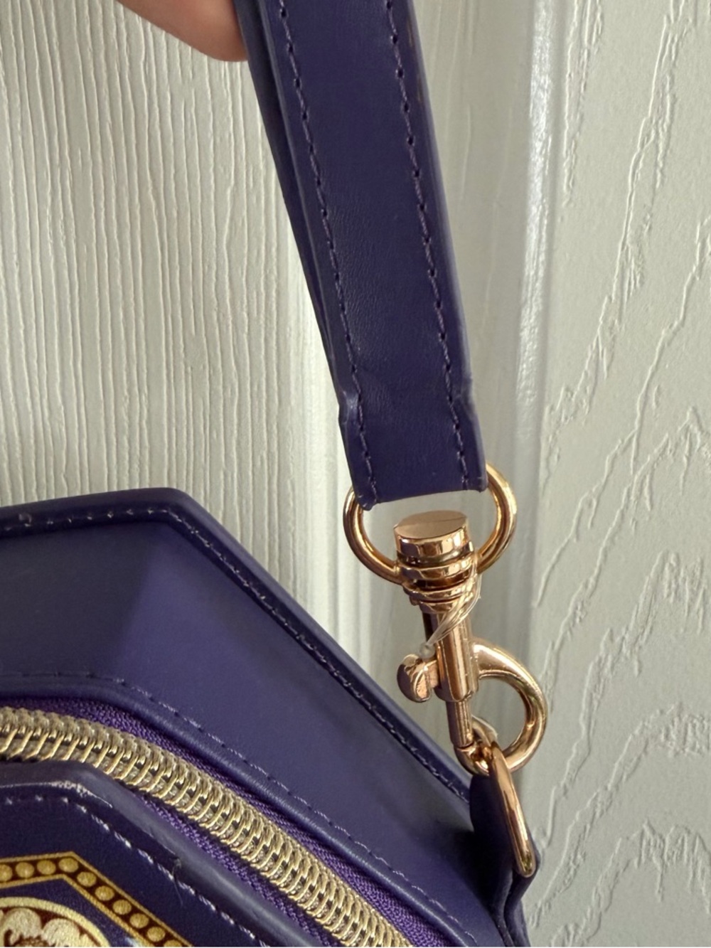 The Wizarding World of Harry Potter Chocolate Frog Crossbody Bag - Picture 4 of 5
